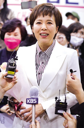 김은혜 경기 성남분당갑 통합당 당선인이 지난16일 선거사무소에서 소감을 밝히고 있다. [연합]