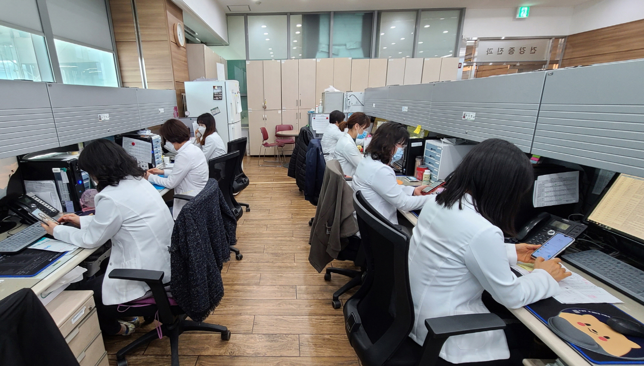 안산시는 전국 최초 모니터링을 위한 영상통화 시스템을 도입했다. [안산시 제공]