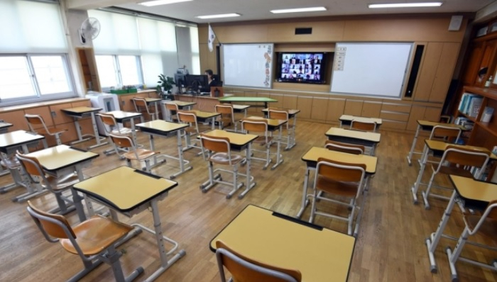 서울의 한 초등학교에서 교사가 온라인 수업을 진행하고 있다. [연합]