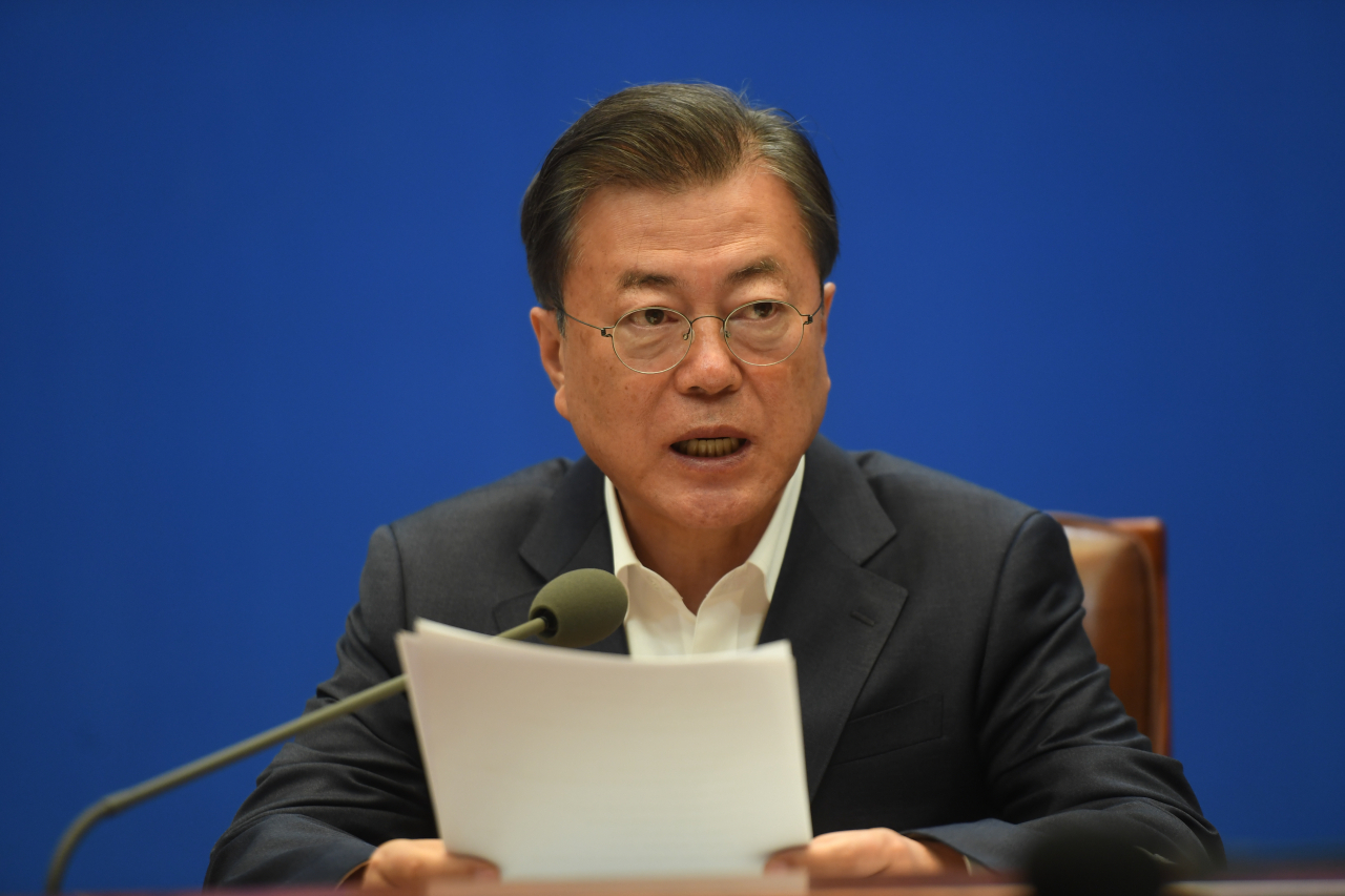문재인 대통령이 22일 오전 청와대에서 제5차 비상경제회의를 주재하고 있다. [연합]