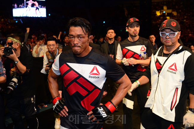 UFC 시절의 추성훈. 이미 부와 명예, 가족까지 다 거머쥐었지만 아직도 멈추지 않는다. 스포츠 혼이 여전하다.