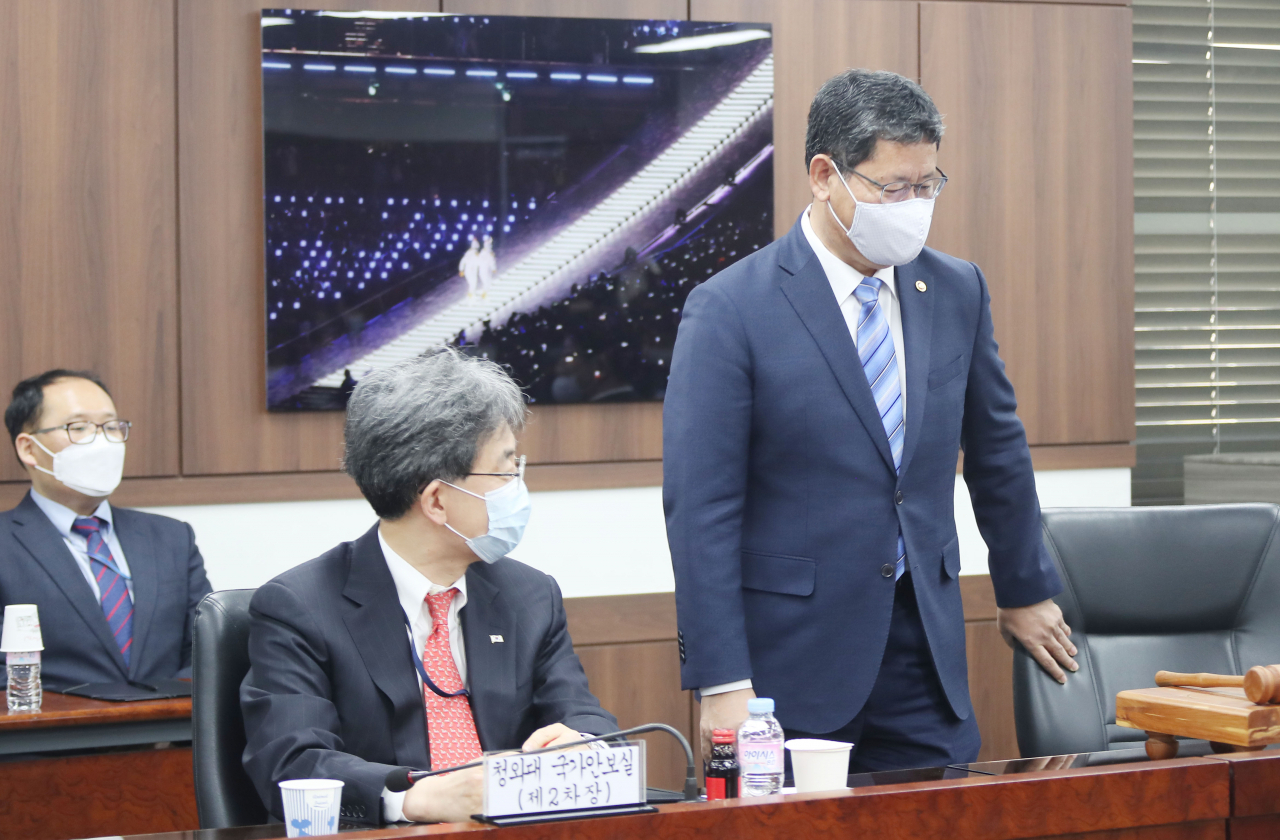 김연철 통일부 장관과 김현종 청와대 국가안보실 2차장이 23일 정부서울청사에서 열린 제313차 남북교류협력추진협의회(교추협)에 참석하고 있다. [연합]