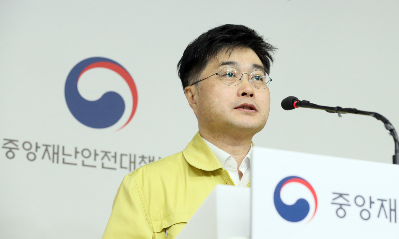 윤태호 중앙재난안전대책본부 방역총괄반장(보건복지부 공공보건정책관)이 지난 22일 오전 세종시 정부세종청사에서 브리핑 하고 있다. [연합]