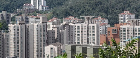 서울 은평구 아파트 전경. 서울 25개 자치구 가운데 매매가 대비 전세가가 60%를 초과하는 곳은 은평구를 비롯한 10개구로 절반이 안된다. [헤럴드경제DB]