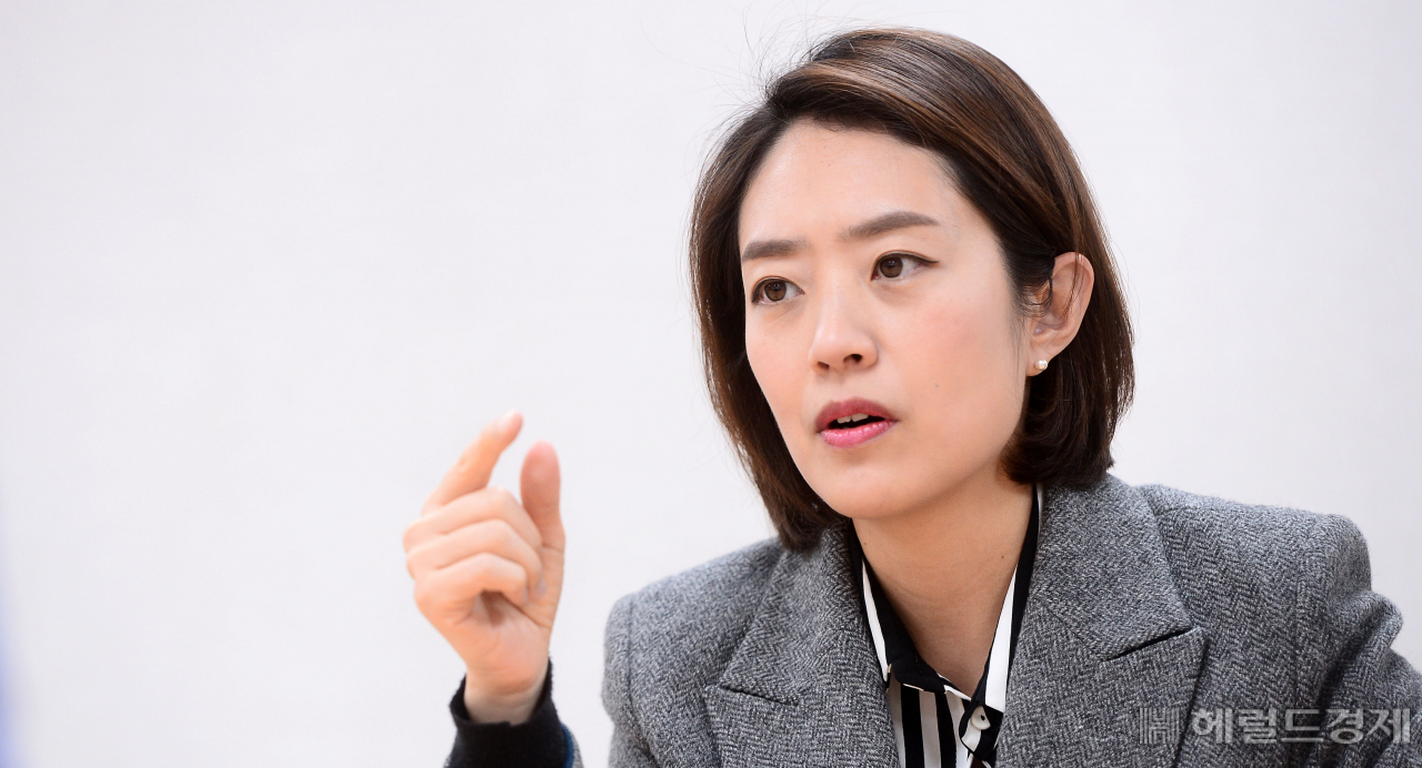 고민정 더불어민주당 당선인이 여의도 민주당사에서 본지와 인터뷰를 하고 있다. 이상섭 기자