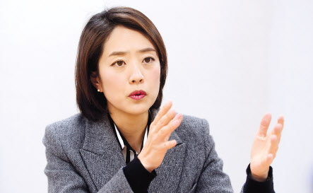 고민정 더불어민주당 당선인이 여의도 민주당사에서 본지와 인터뷰를 하고 있다.이상섭 기자