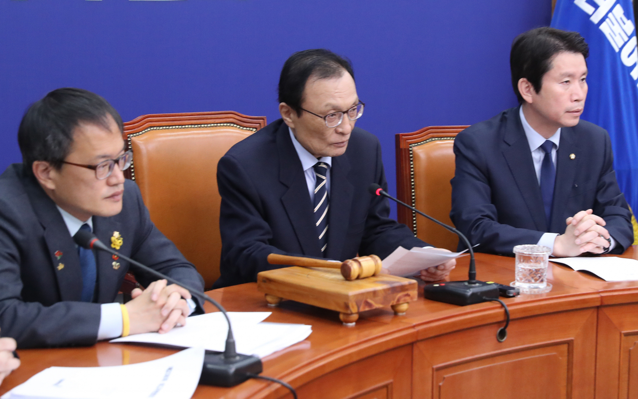 이해찬 더불어민주당 대표가 27일 오전 서울 여의도 국회에서 열린 최고위원회의에서 오거돈 전 부산시장 성추행 사건에 대해 사과하고 있다. [연합]