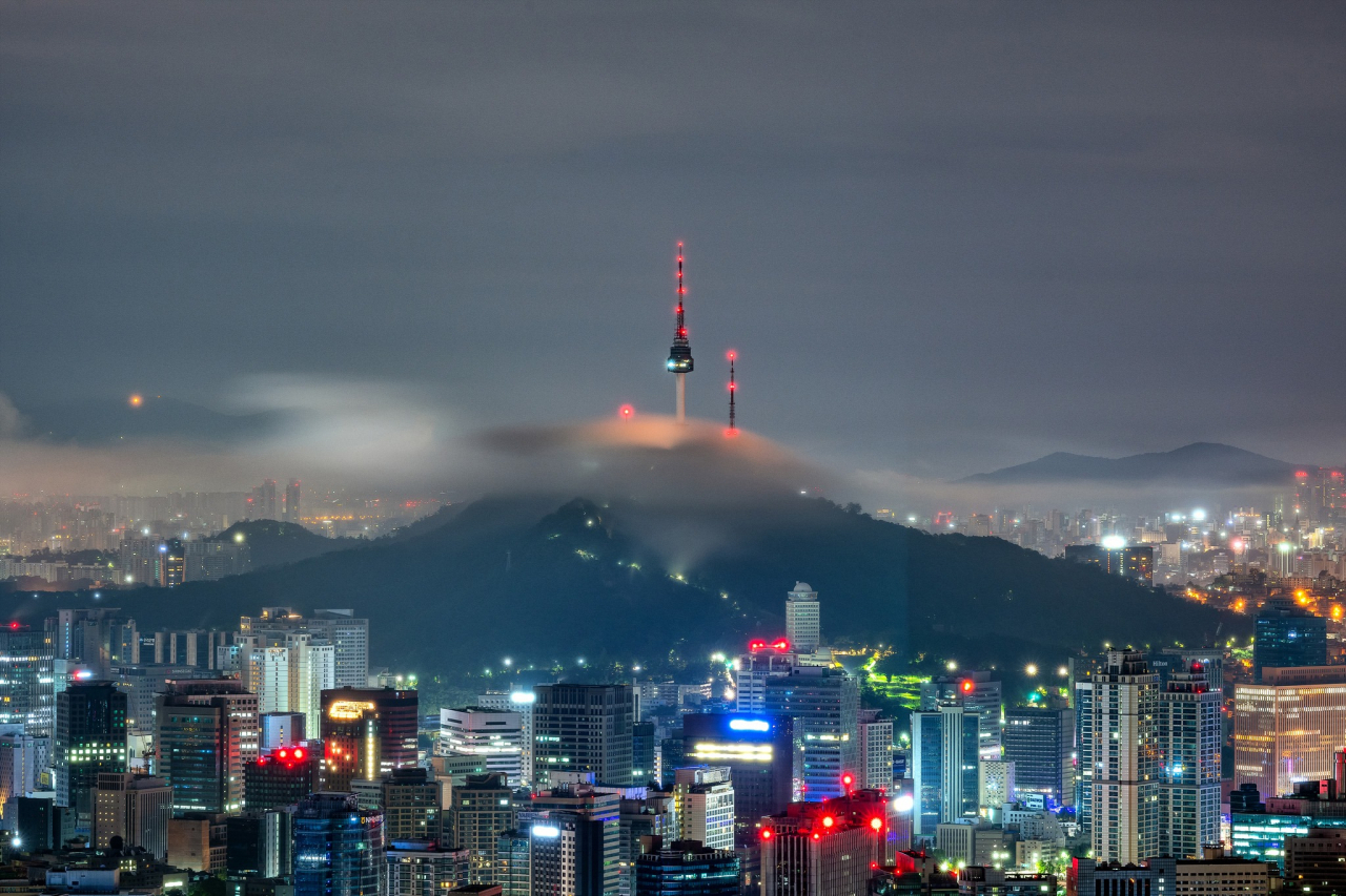 서울 안산에서 내려다본 도심호텔밀집지대 등 서울 빌딩숲 야경 [서울 서대문구청 페이스북]