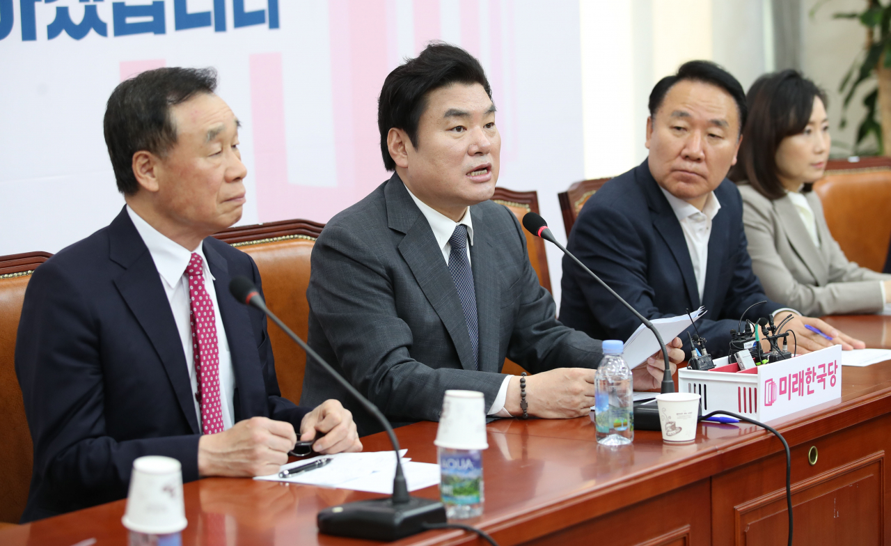 원유철 미래한국당 대표가 28일 국회에서 열린 최고위원회의에서 발언하고 있다. [연합]