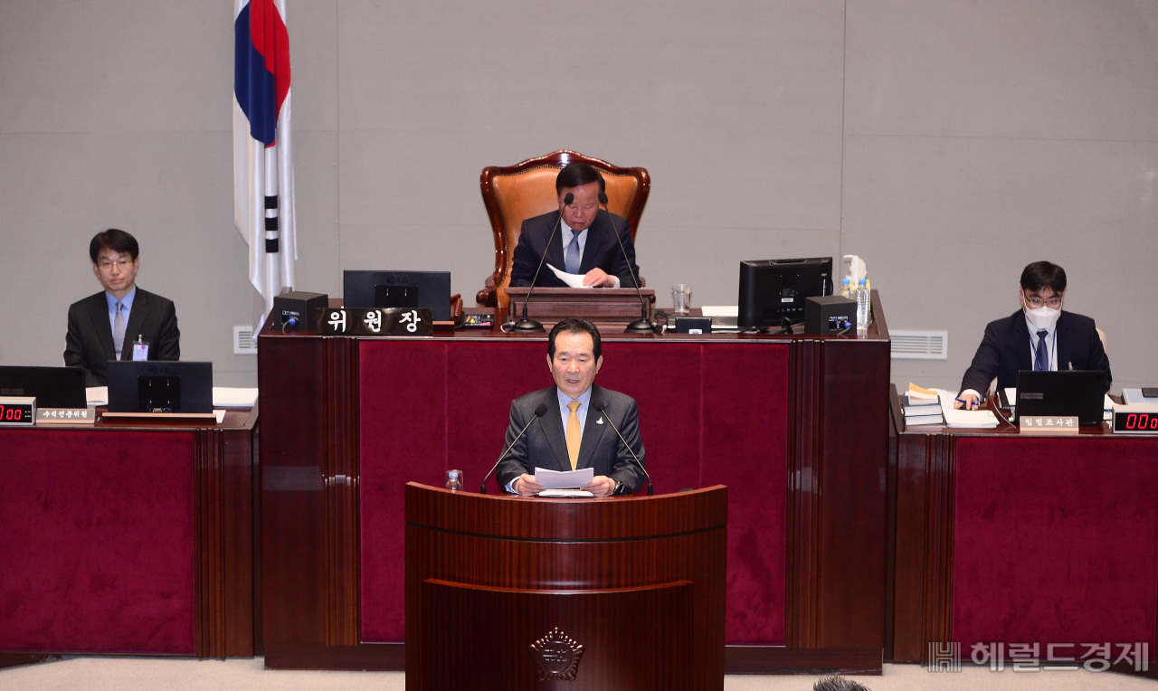 [헤럴드경제=이상섭 기자] 28일 서울 여의도 국회에서 예산결산특별위원회 전체회의가 열린 가운데 정세균 국무총리가 인사말을 하고 있다. babtong@heraldcorp.com