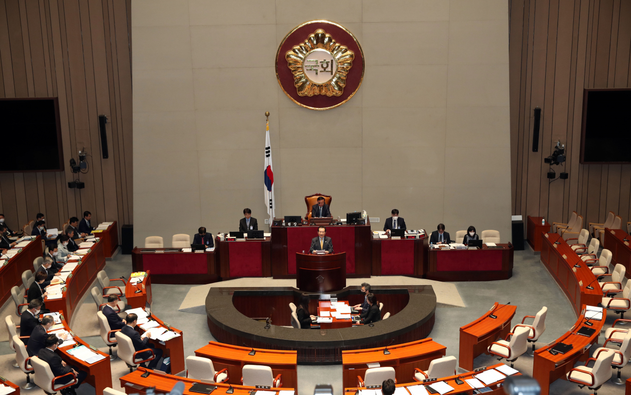 정세균 국무총리가 28일 국회 예결위회의장에서 열린 예산결산특별위원회 전체회의에서 인사말을 하고 있다. [연합]