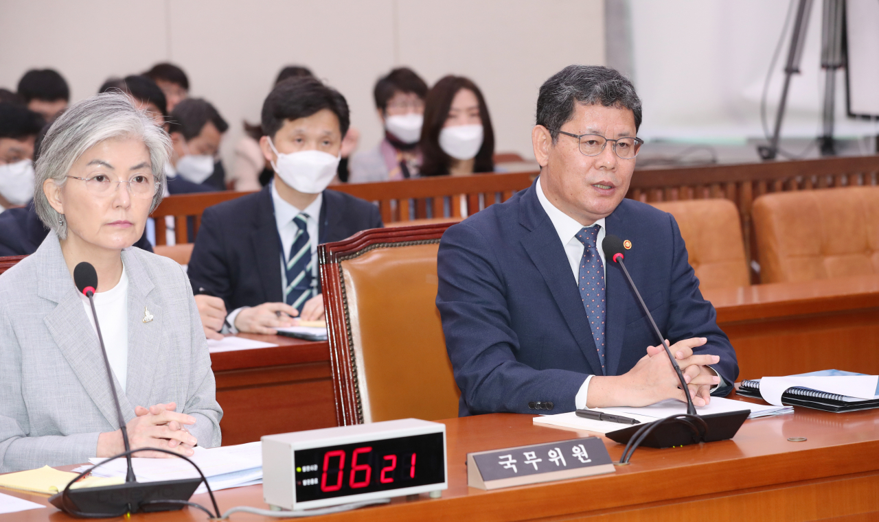 김연철 통일부 장관이 28일 오전 서울 여의도 국회에서 열린 외교통일위원회 전체회의에서 질의에 답변하고 있다. [연합]