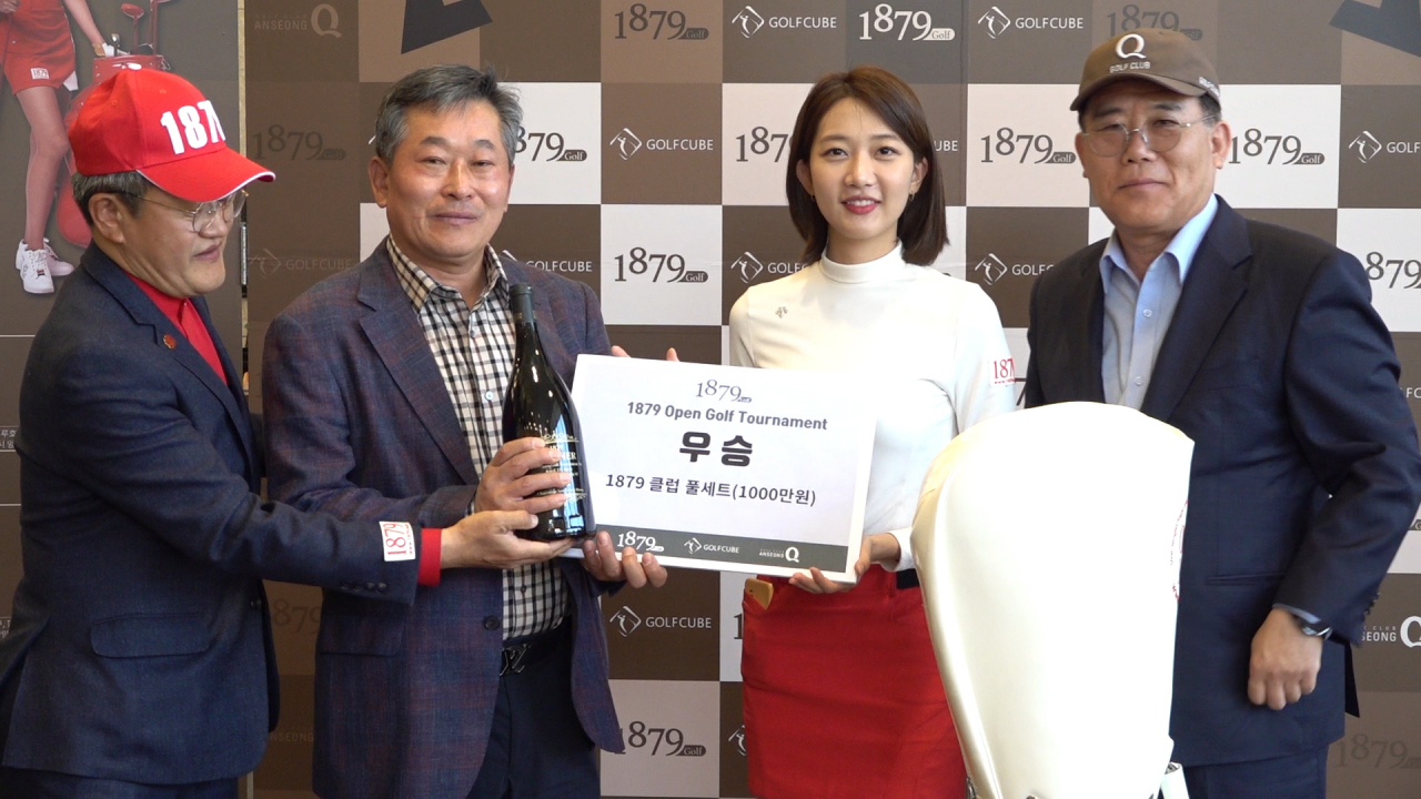 아마부문 우승을 차지한 곽광호 씨(왼쪽 두번째)가 관계자들과 포즈를 취했다.