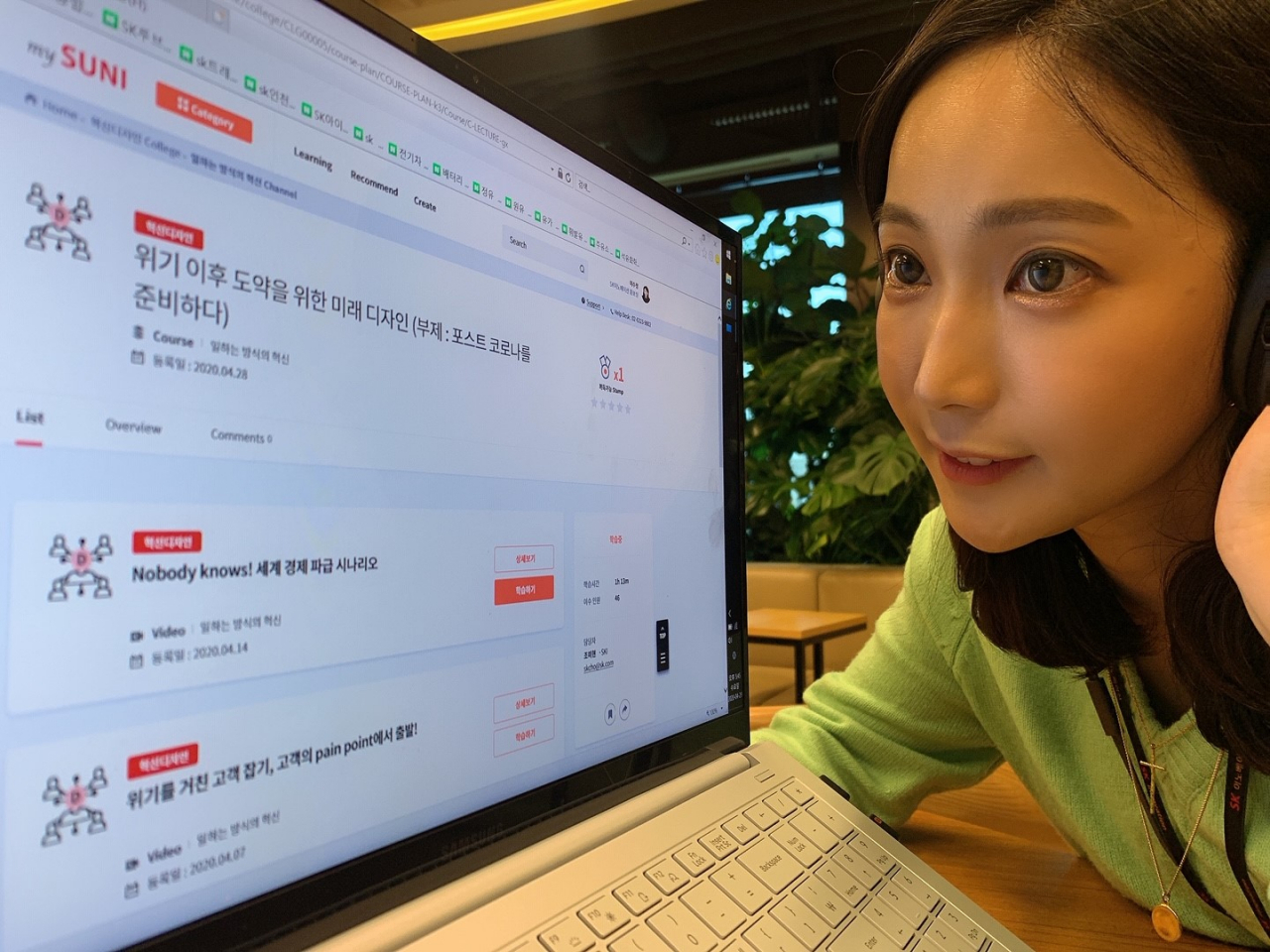 SK그룹 사내 교육 플랫폼 '마이써니'(mySUNI)’ 를 통해 SK이노베이션 구성원이 온라인 강의를 듣고 있다. [SK이노베이션 제공]