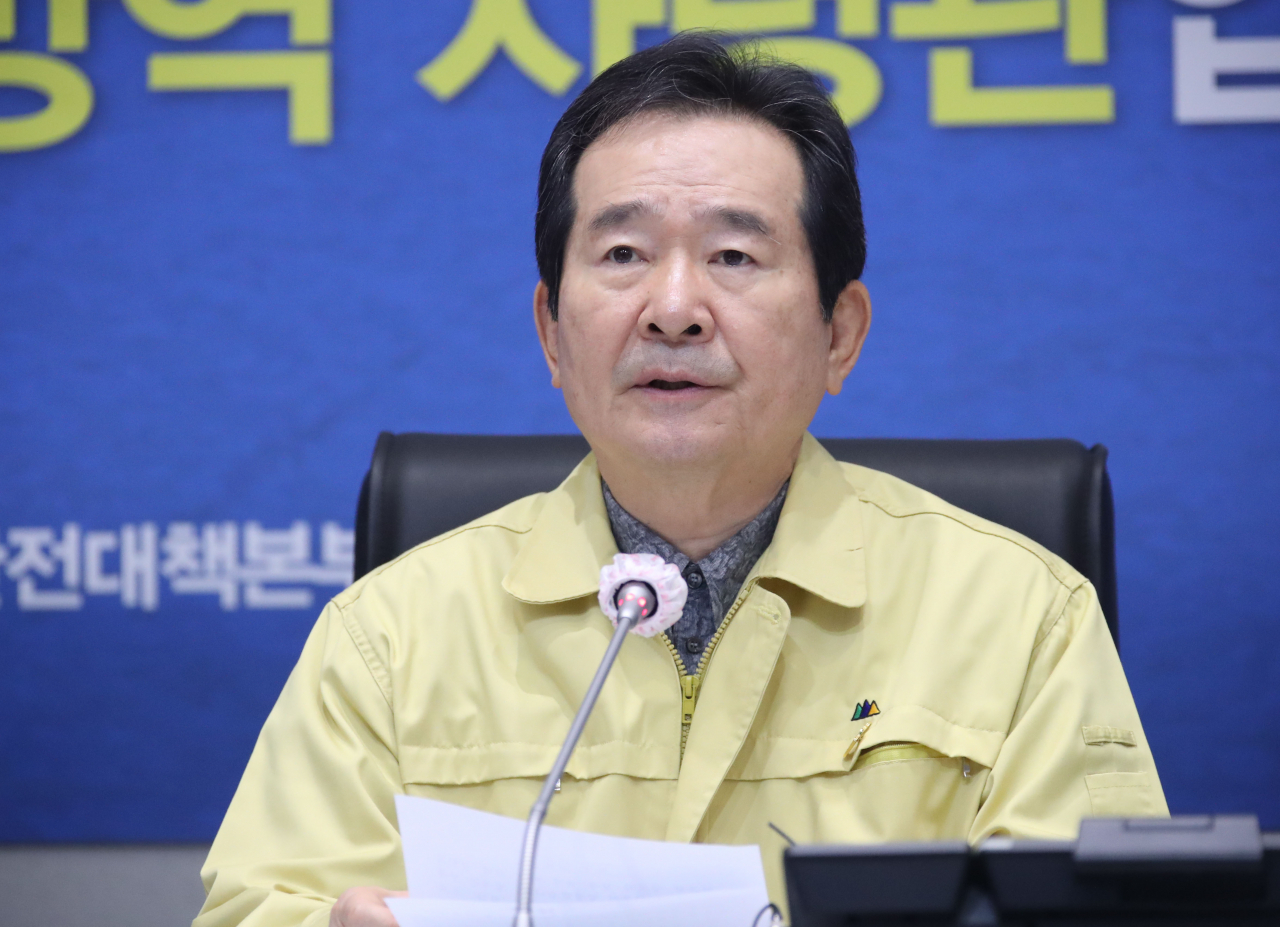 정세균 국무총리가 휴일인 2일 오전 정부서울청사 중앙재난안전상황실 서울상황센터에서 열린 코로나19 대응 중앙재난안전대책본부 회의를 주재하며 발언하고 있다. ［연합］