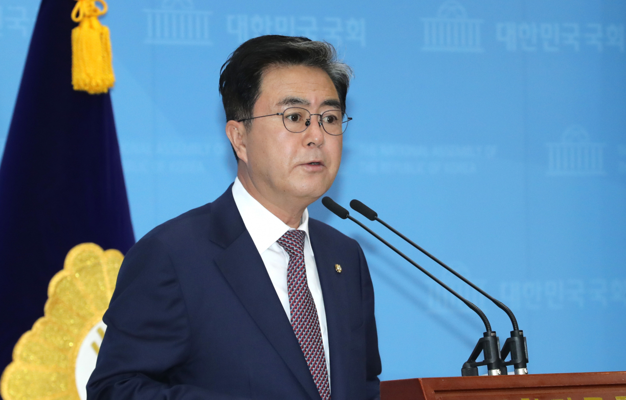 김태흠 미래통합당 의원이 3일 오전 서울 여의도 국회 소통관에서 기자회견을 열고 원내대표 경선 출마를 선언하고 있다. [연합]