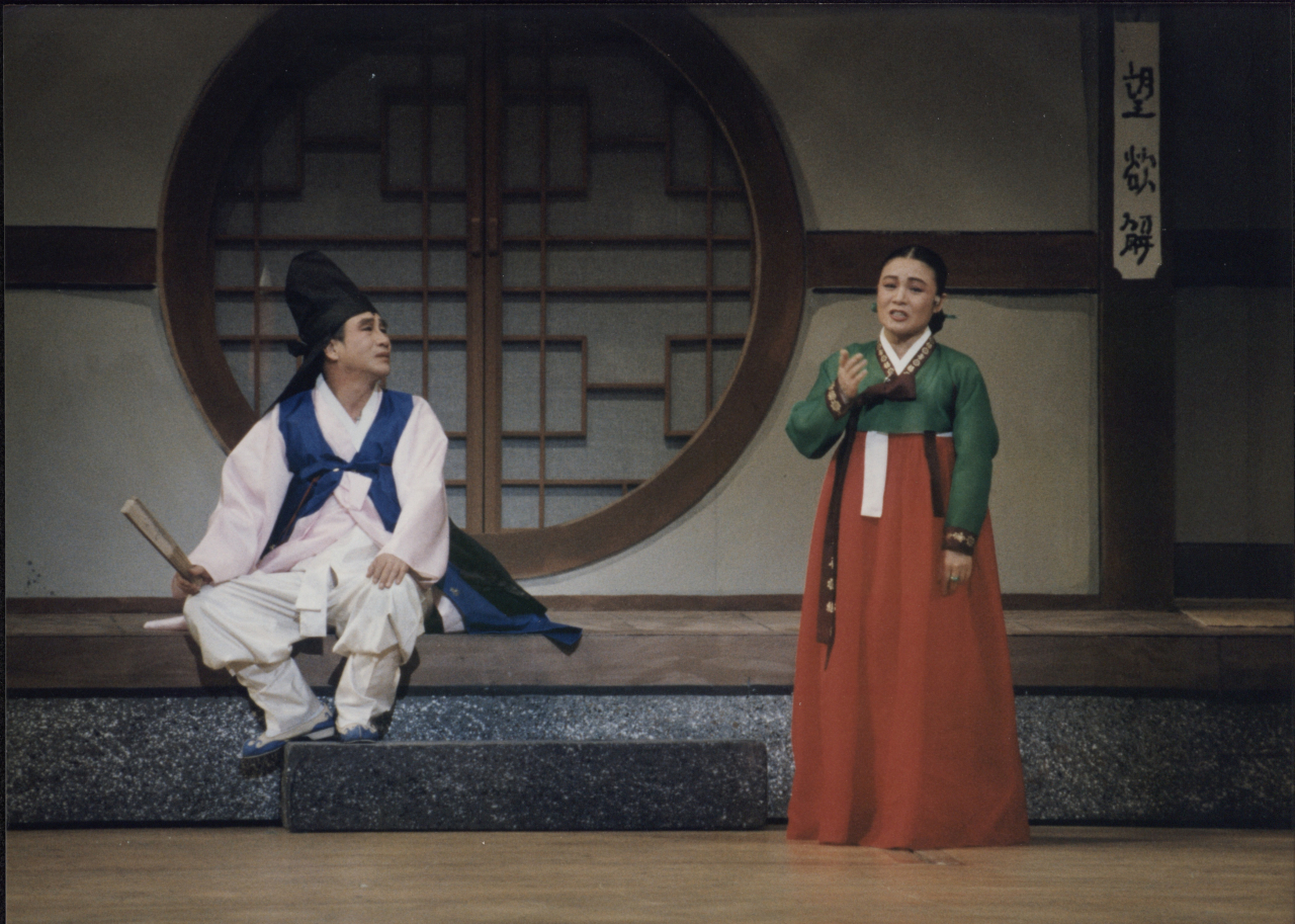 1998년 김명곤 전 극장장이 대본을 쓴 ‘완판창극 춘향전’ [국립극장 제공]