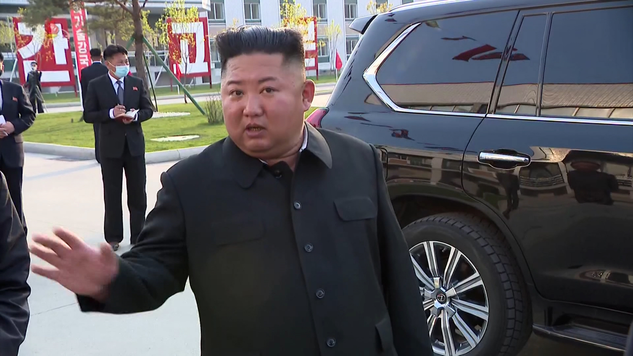 북한 김정은 국무위원장이 노동절(5·1절)이었던 지난 1일 순천인비료공장 준공식에 참석했다고 조선중앙TV가 2일 보도했다. [연합]