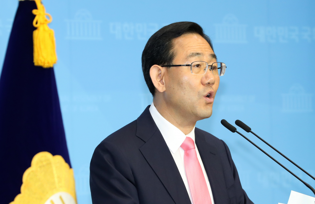 주호영 미래통합당 의원이 4일 오후 서울 여의도 국회 소통관에서 기자회견을 열고 원내대표 경선 출마를 선언하고 있다. [연합]