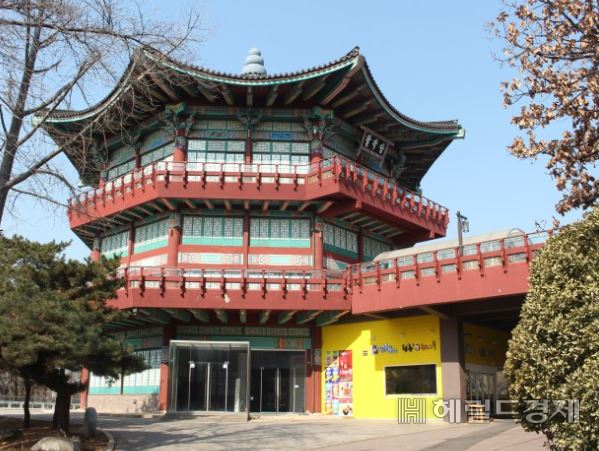 어린이대공원 팔각당.