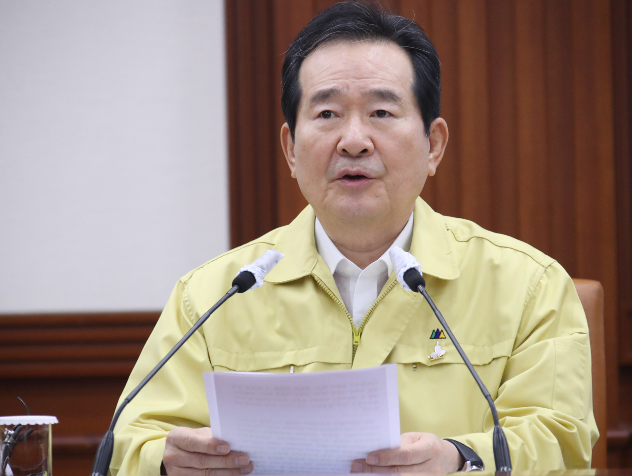 정세균 국무총리가 6일 오전 정부서울청사에서 열린 코로나19 대응 중앙재난안전대책본부 회의를 주재하며 발언하고 있다. [연합]