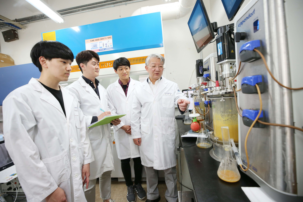 이상엽(오른쪽) KAIST 생명화공과 특훈교수팀.[KAIST 제공]