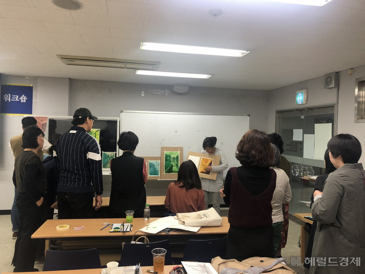 종로구 동네배움터에서 페인팅 워크숍이 열리고 있다. [종로구 제공]