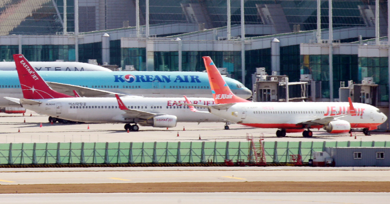 인천국제공항 계류장에 제주항공·이스타항공 여객기가 서있다. [연합]