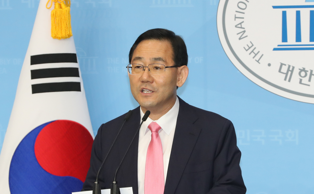 주호영 미래통합당 의원이 4일 오후 서울 여의도 국회 소통관에서 기자회견을 열고 원내대표 경선 출마를 선언하고 있다. [연합]