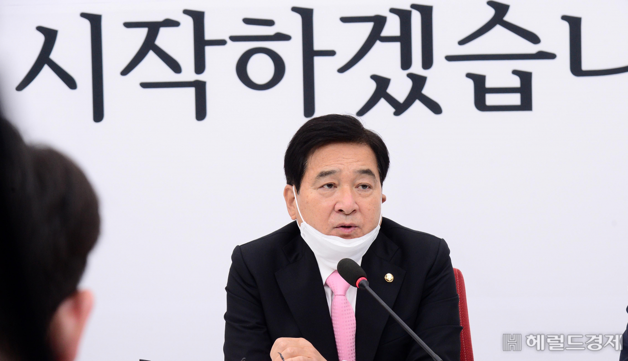 미래통합당 심재철 대표 권한대행 겸 원내대표가 7일 서울 여의도 국회에서 열린 언론간담회에서 발언을 하고 있다. [이상섭 기자/babtong@heraldcorp.com]