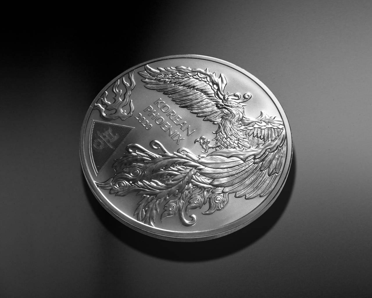 7일 한국조폐공사가 선보인 봉황을 주제로 한 ‘2020 코리안 피닉스 불리온 은메달