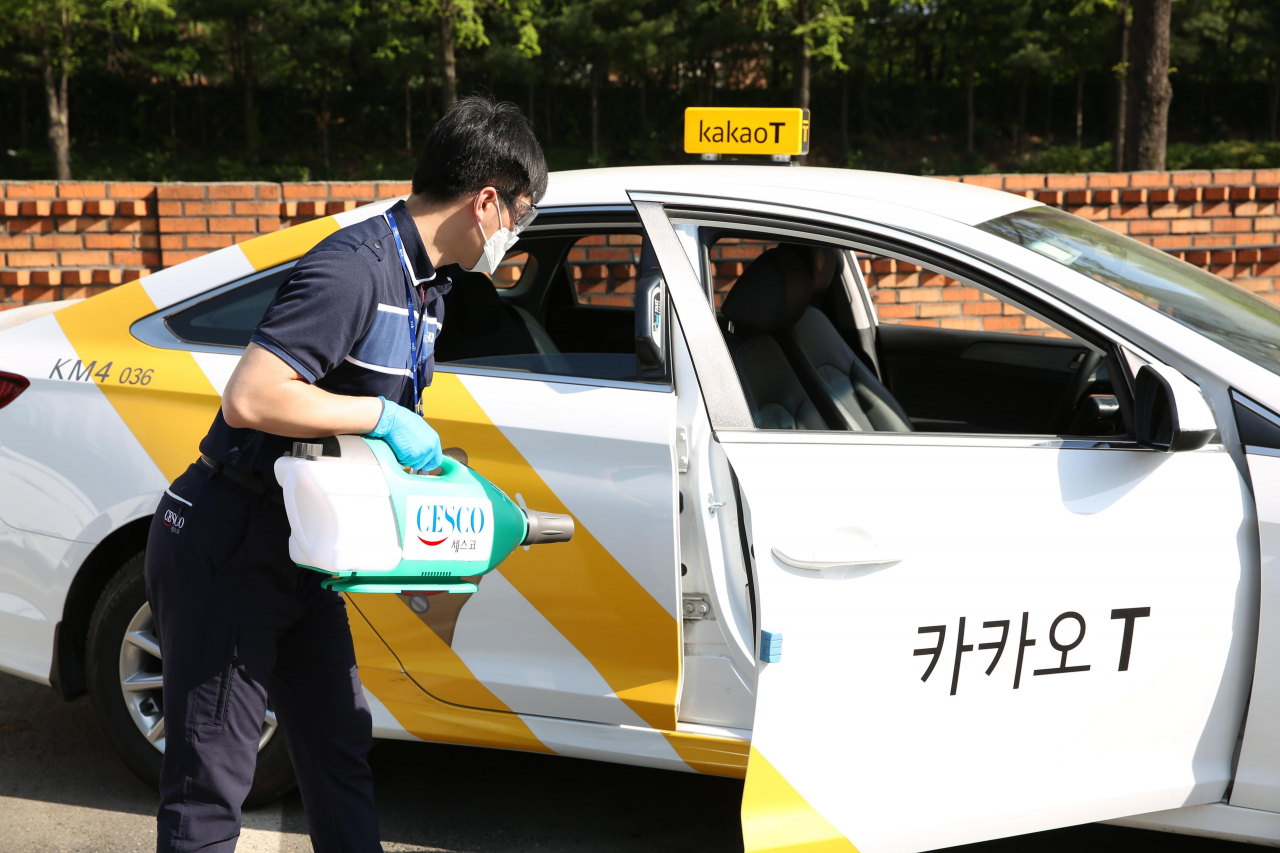 카카오모빌리티는 8일 종합환경위생기업 세스코가 함께 안전한 승차 환경을 위한 ‘카카오 T 블루 바이러스 프리' 방역 체계를 구축한다고 밝혔다. [카카오모빌리티 제공]