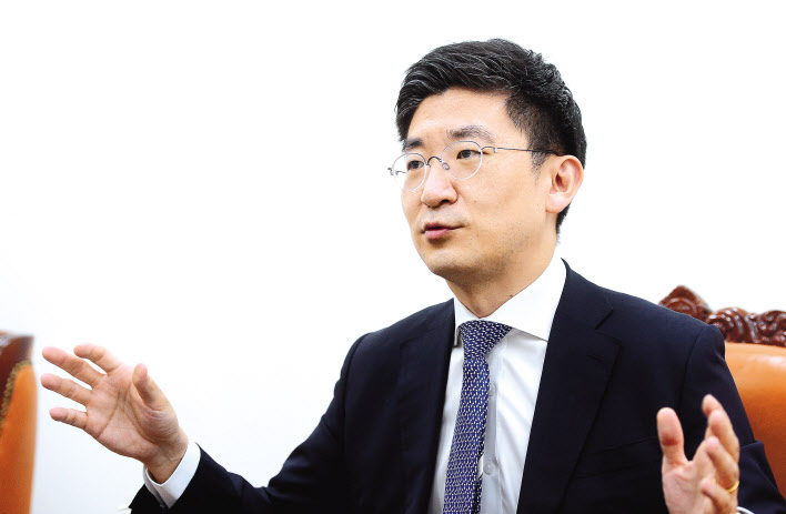 김세연 미래통합당 의원(국회 보건복지위원장)이 7일 국회에서 헤럴드경제와 인터뷰를 하고 있다. 이상섭 기자