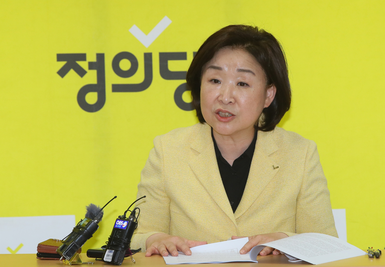 정의당 심상정 대표가 7일 서울 여의도 중앙당사에서 열린 정의당 대표단-광역시도당위원장 연석회의에서 인사말하고 있다. [연합뉴스]