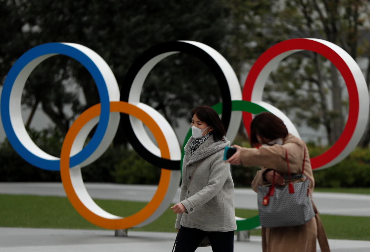 일본 정부는 국제올림픽위원회(IOC)와 신종 코로나바이러스 감염증(코로나19)으로 연기된 2020도쿄올림픽을 내년 7월 23일 개막하는 것으로 합의했다. 연합뉴스