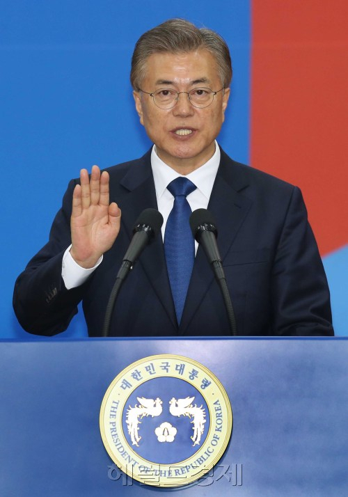 문재인 대통령은 10일 취임 3주년을 맞아 가진 대국민 특별연설에서 ‘인간안보’를 중심으로 포스트 코로나19 시대의 국제협력을 선도하겠다고 밝혔다. 자료사진. [헤럴드DB]