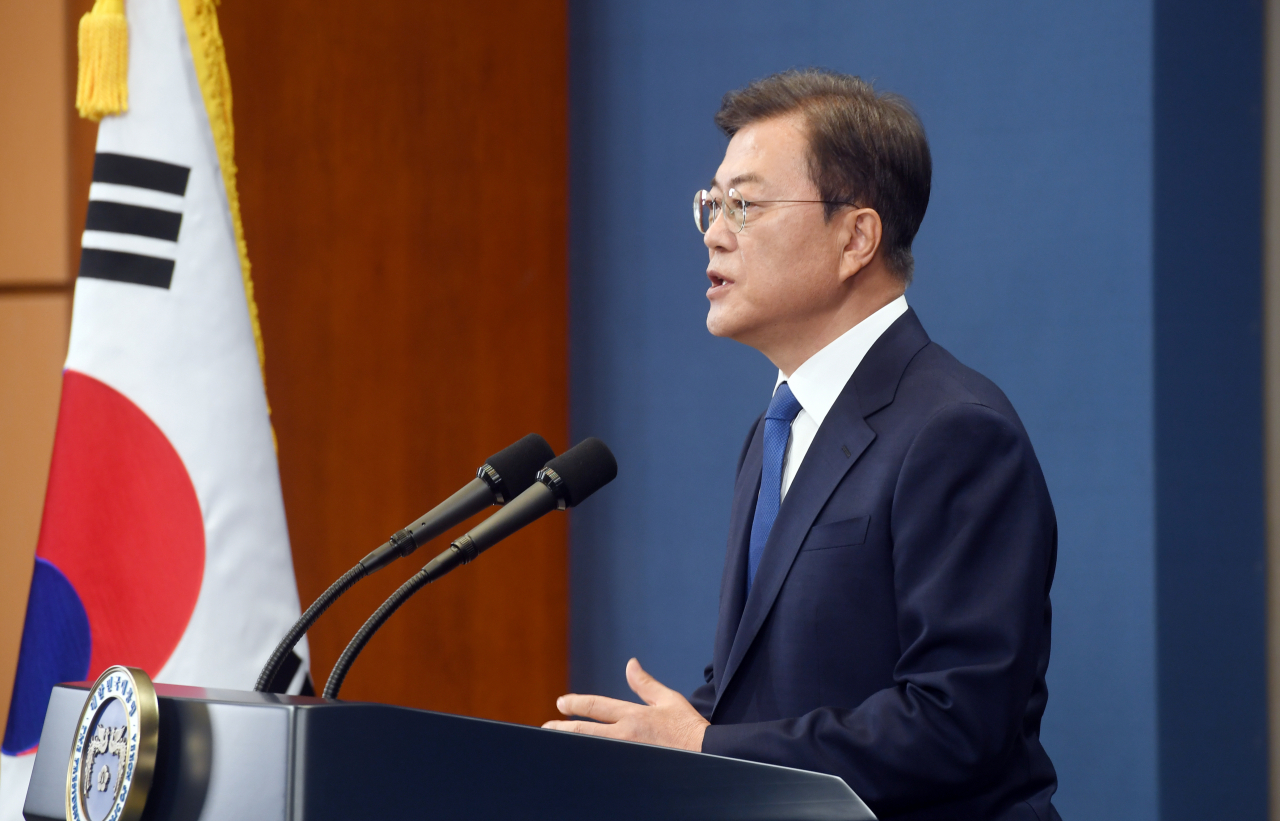 문재인 대통령이 취임 3주년을 맞은 10일 오전 청와대 춘추관에서 대국민 특별연설을 하고 있다. [연합]
