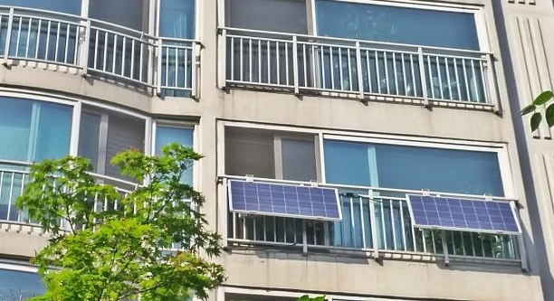 지난해 영등포구 가정에 설치한 태양광 미니발전소 모습. [영등포구 제공]