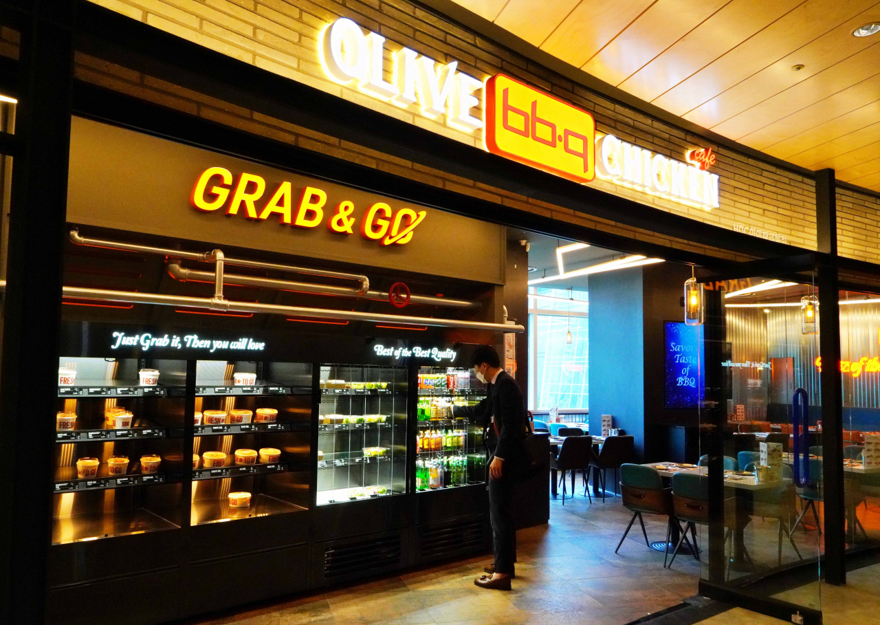 BBQ '그랩앤고' 방식 도입한 용산 아이파크몰점 [제공=제너시스BBQ]