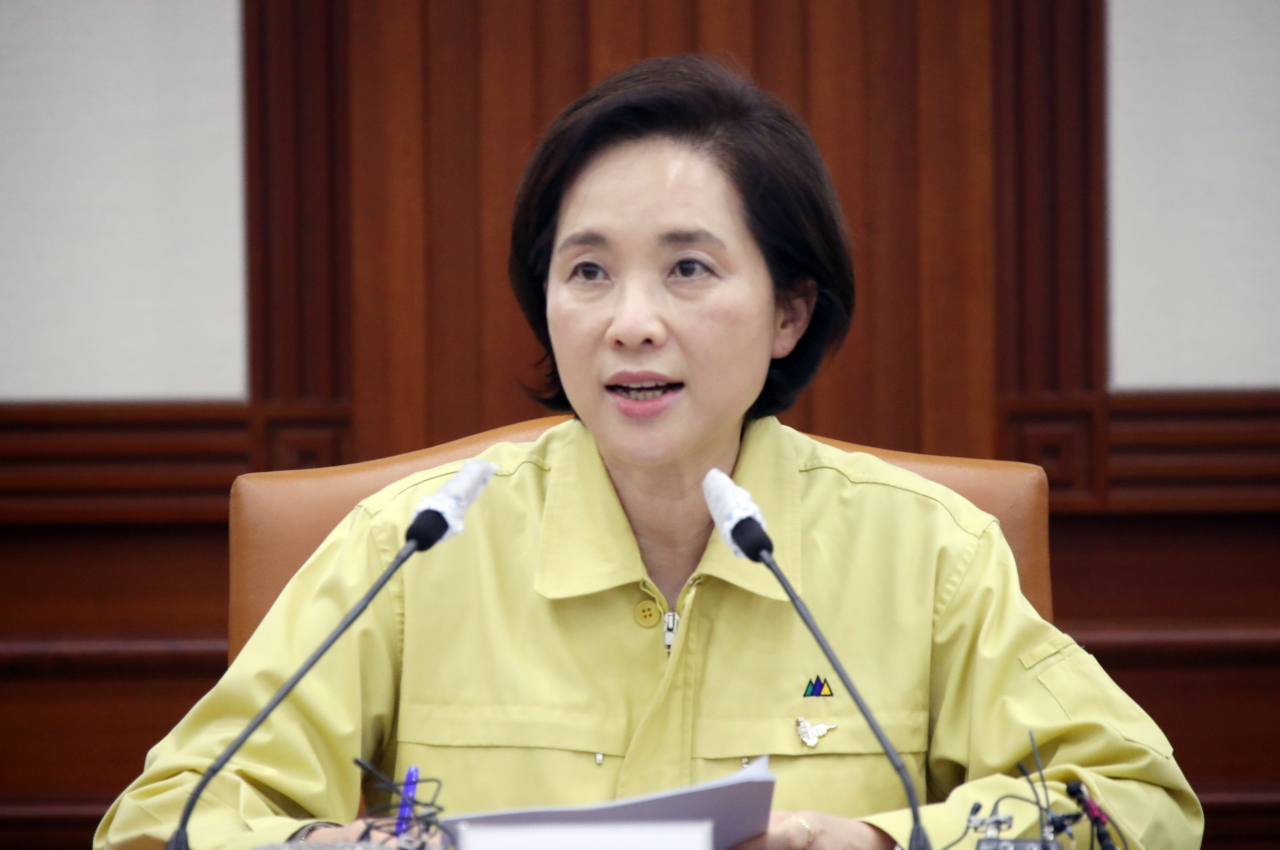 유은혜 사회부총리 겸 교육부 장관이 11일 정부서울청사에서 열린 사회관계 장관회의를 주재하고 있다. [연합]