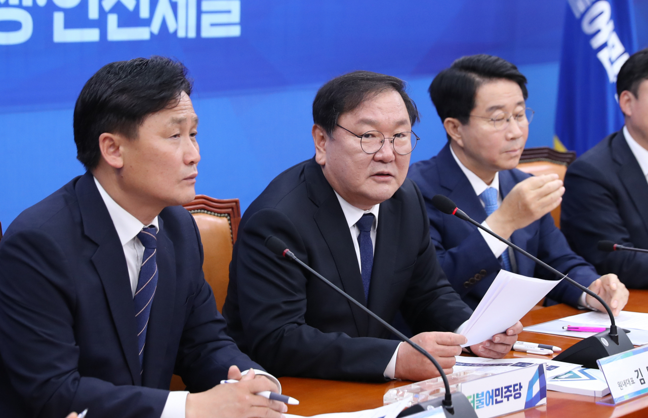 김태년 더불어민주당 원내대표가 12일 오전 서울 여의도 국회에서 열린 원내대책회의에서 발언하고 있다. [연합]