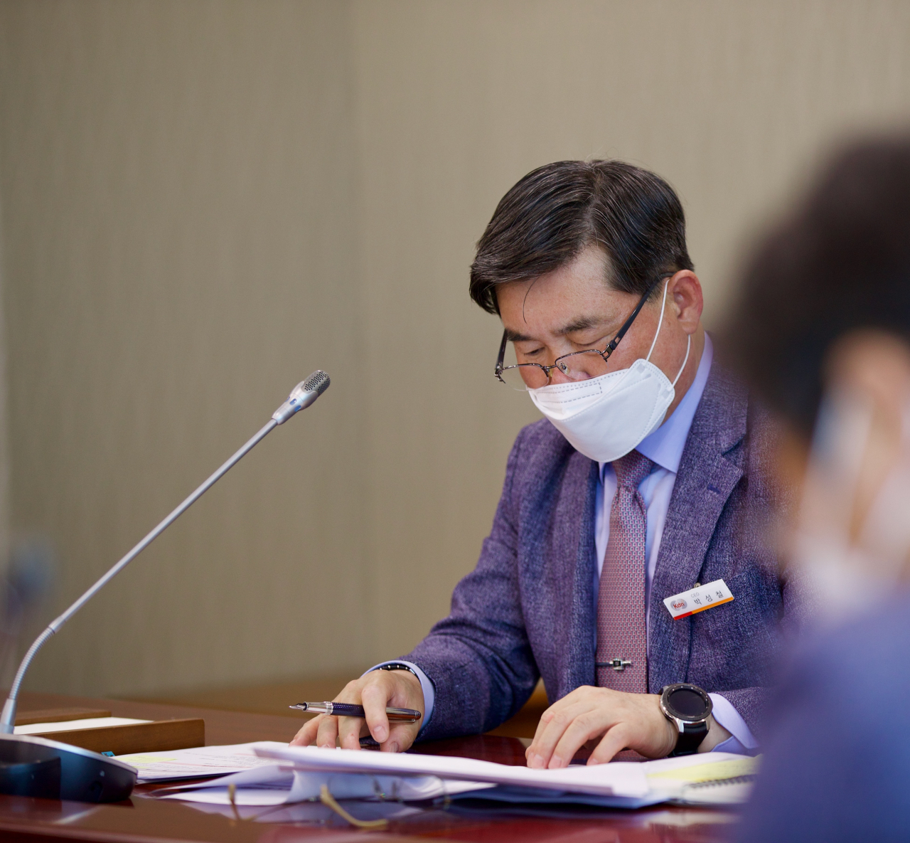 박성철 한전KDN 사장이 사장 직할의 ‘코로나19 경제위기대응TF’ 회의를 주재하고 있다. [한전KDN 제공]