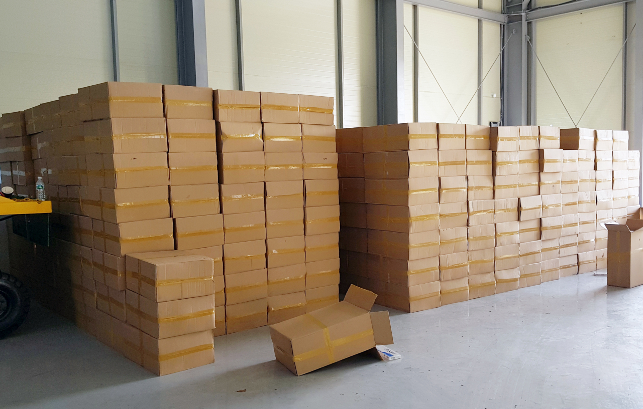 비밀 창고에 복제 컨테이너 씰까지, 대담해지고 치밀해진 담배 밀수 - 헤럴드경제