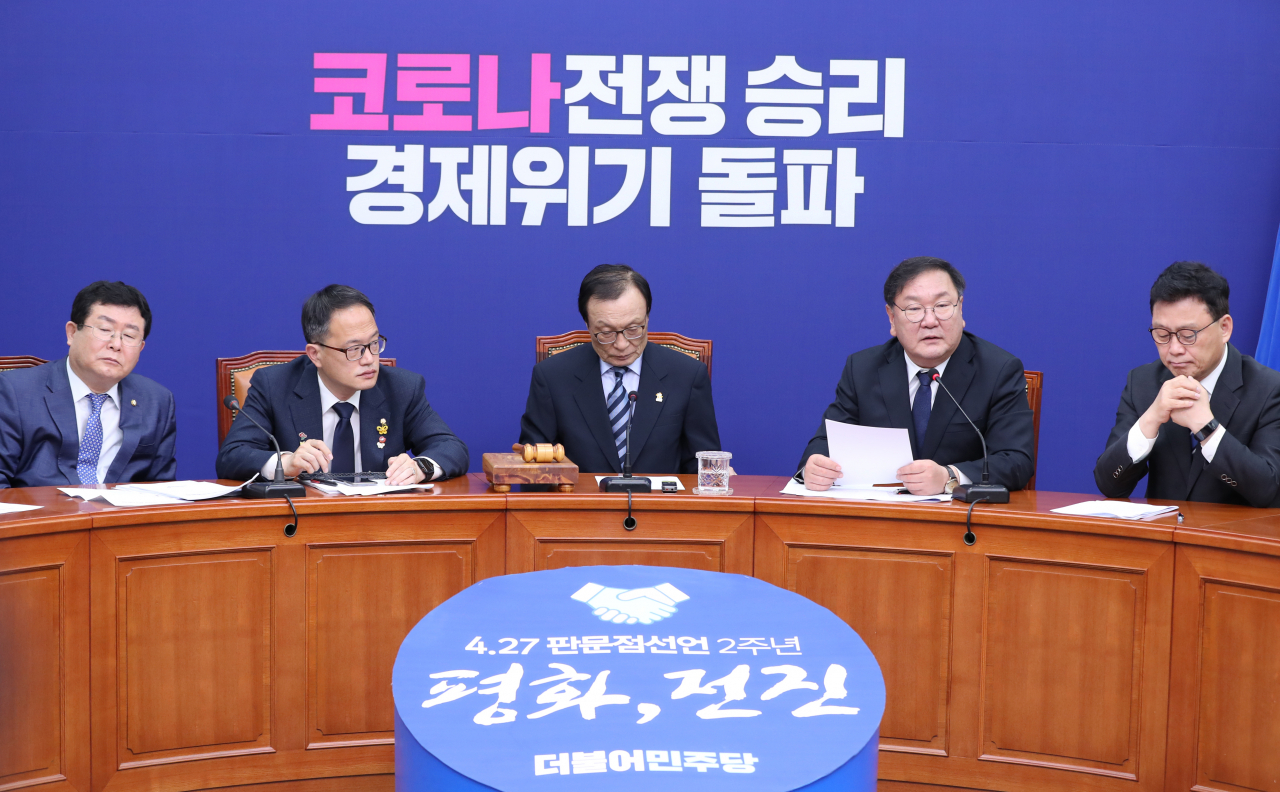 김태년 더불어민주당 원내대표가 13일 오전 서울 여의도 국회에서 열린 최고위원회의에서 발언하고 있다. [연합]