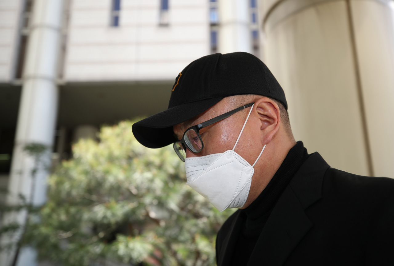 '국정농단' 사건에 연루돼 재판에 넘겨진 광고감독 차은택 씨가 9일 오후 서초구 서울고법에서 열린 파기환송심 공판에 출석하고 있다. [연합]