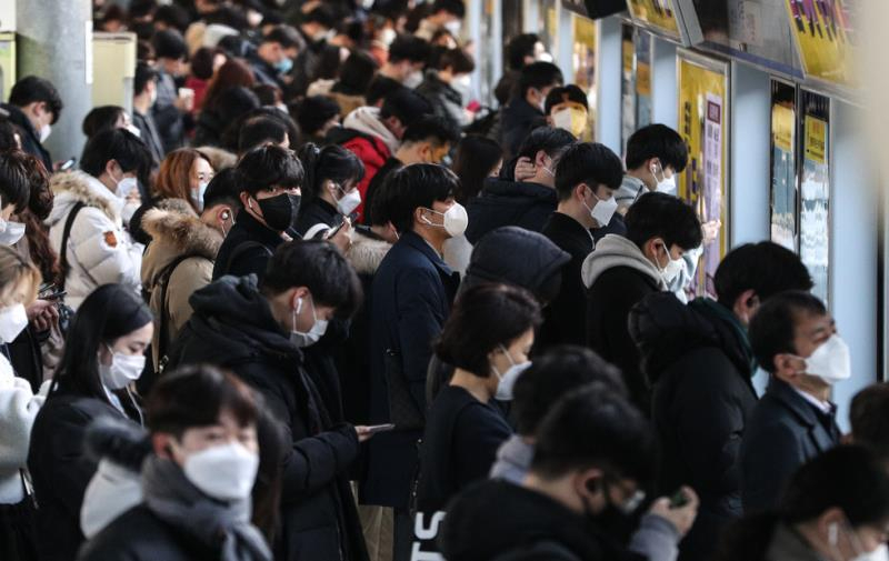 인천교통공사는 오는 18일부터 인천지하철 1·2호선 이용시 마스크 착용을 홍보할 방침이다.
