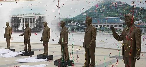 청남대에 설치된 역대 대통령 동상 [연합]