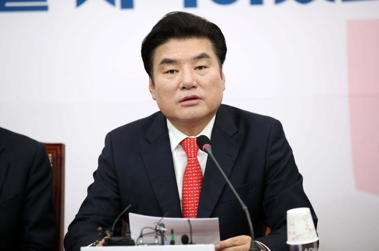 원유철 미래한국당 대표가 15일 오전 국회에서 열린 최고위원회의에서 발언하고 있다. [연합]