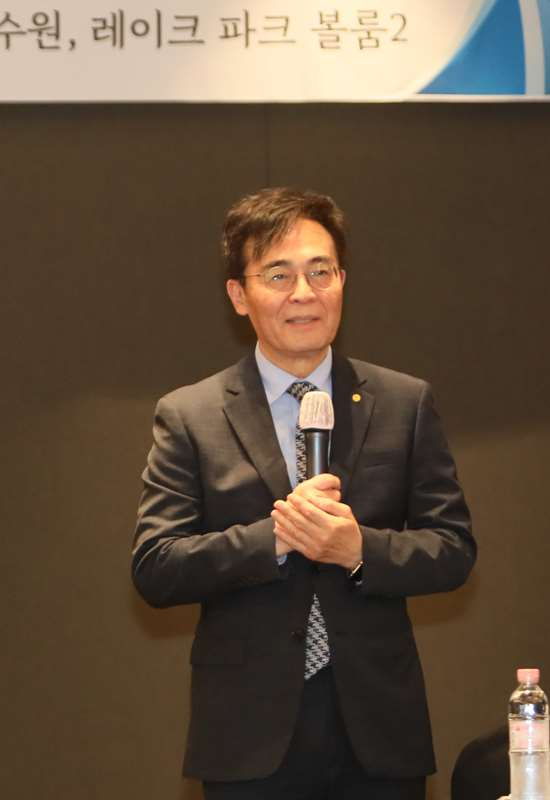 조명우 인하대 총장이 경인지역대학총장협의회 신임 회장으로 선출돼 취임 인사말을 하고 있다.