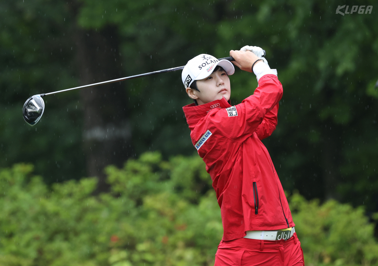 박성현이 15일 열린 2라운드 11번홀에서 티샷을 날리고 있다. [KLPGA 제공]